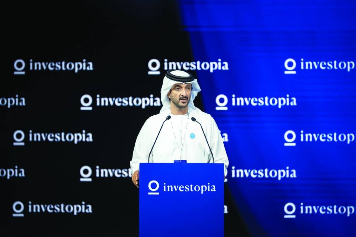 عبدالله بن طوق خلال إلقاء كلمته في الجلسة الافتتاحية لـ«إنفستوبيا 2025»