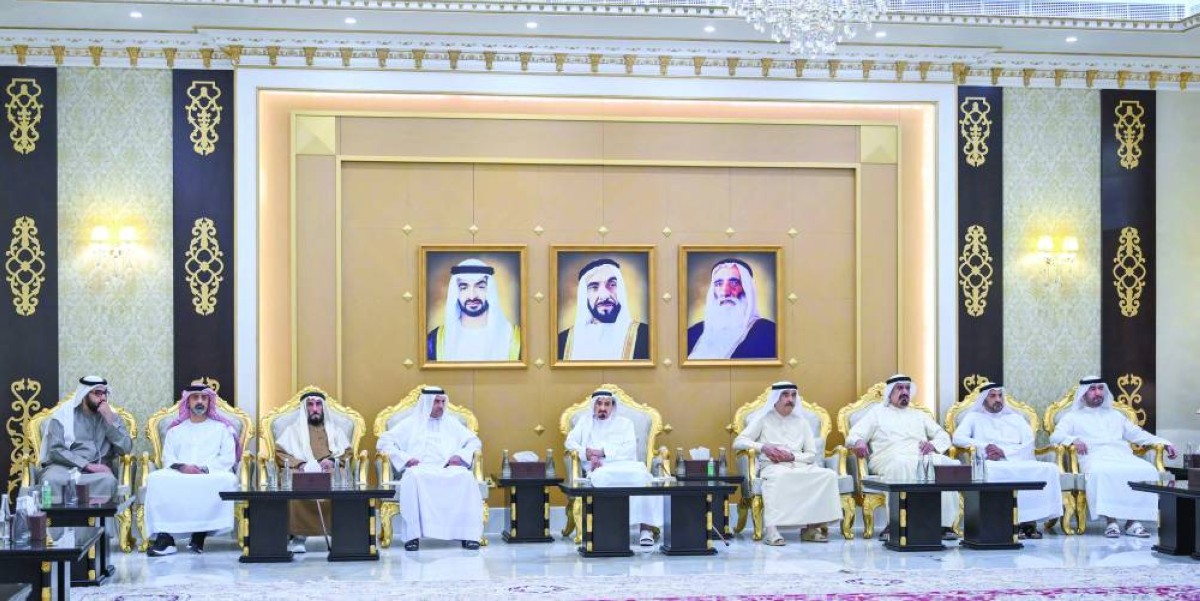 حميد النعيمي وحمد الشرقي وسعود المعلا وعمار النعيمي وراشد المعلا خلال العزاء