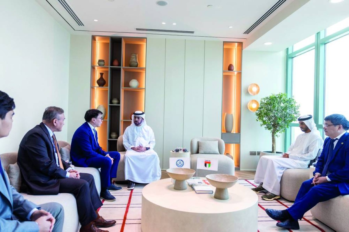 حمدان بن مبارك خلال اللقاء