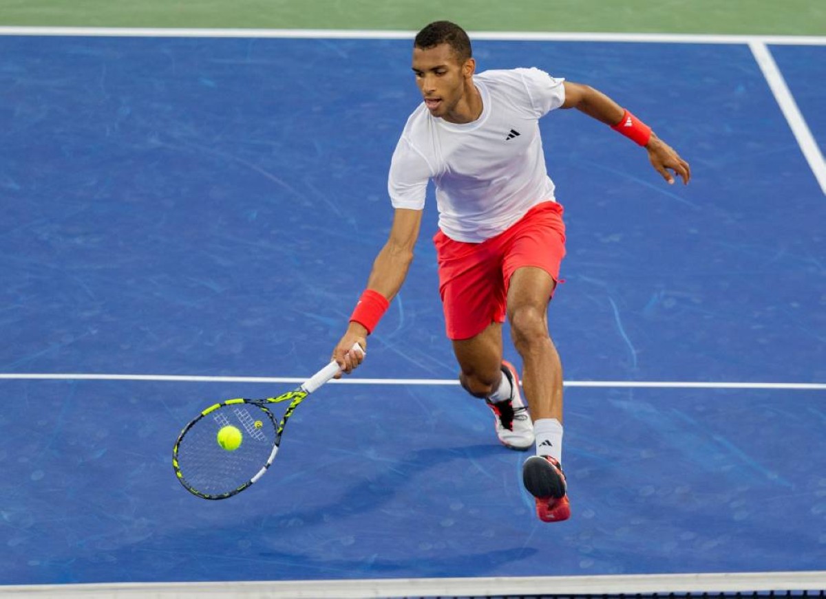 الياسيم أول كندي يبلغ نهائي "تنس دبي"