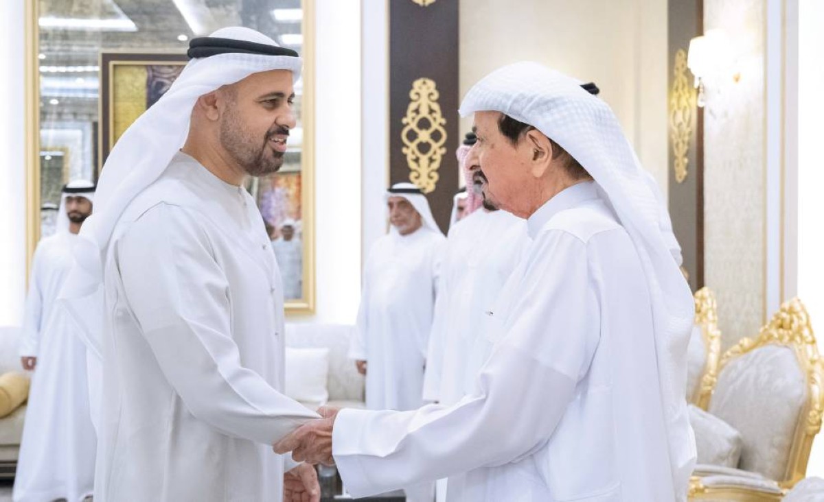  حاكم عجمان متقبلاً تعازي ذياب بن محمد 