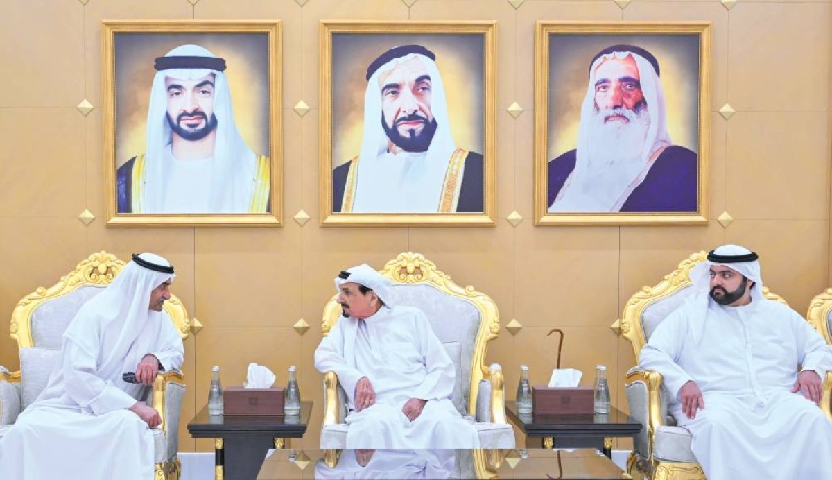  حميد النعيمي متقبلاً تعازي حمد الشرقي ومحمد بن حمد  