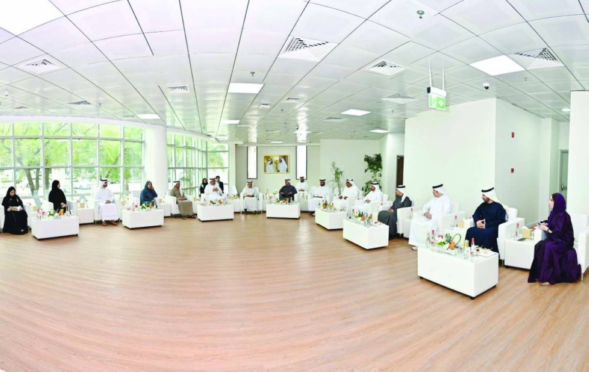 سهيل المزروعي مترئساً الاجتماع