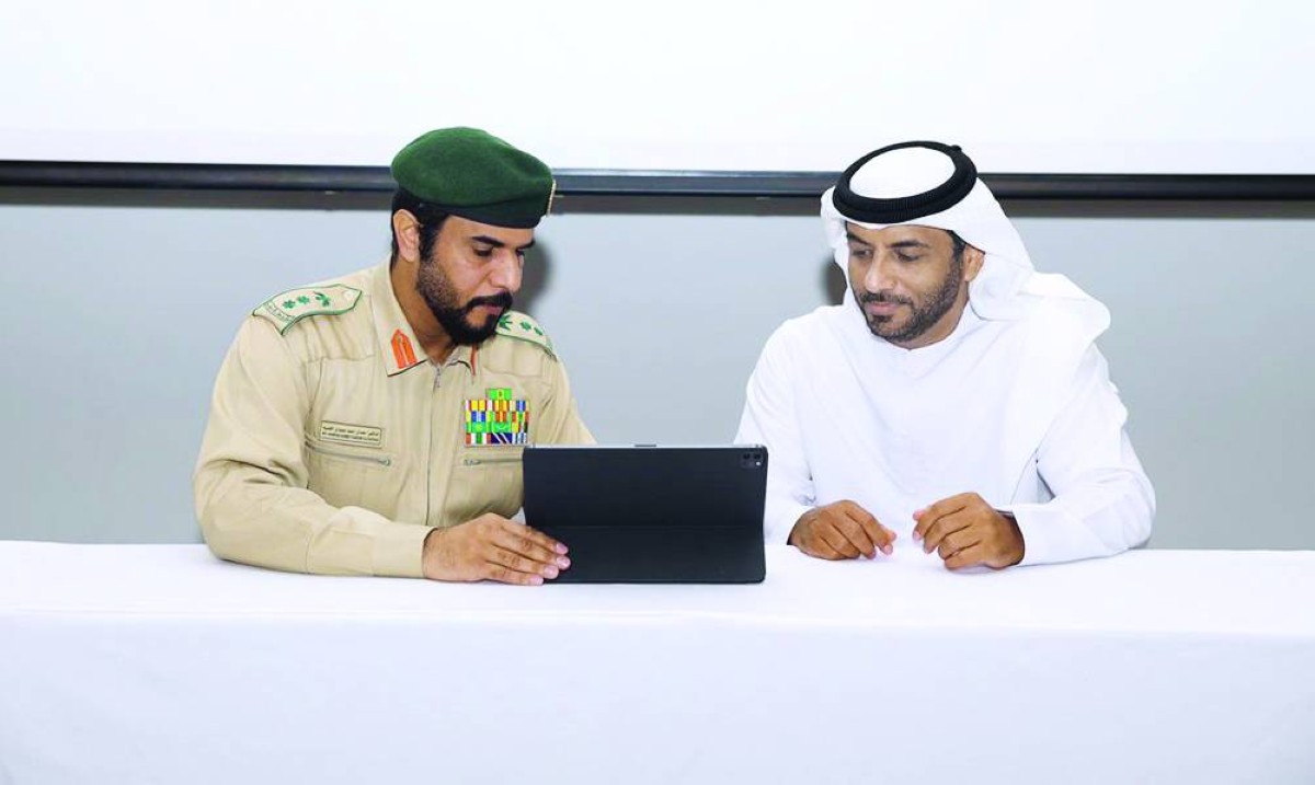 حارب الشامسي وحمدان الغسيه خلال التوقيع