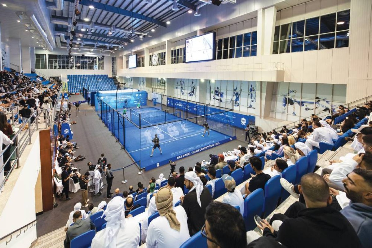 جمهور كبير يتابع منافسات البادل