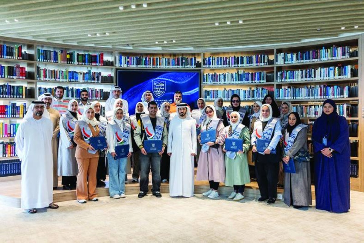 علي المري ومسؤولو الكلية وموظفو وزارة المالية الكويتية