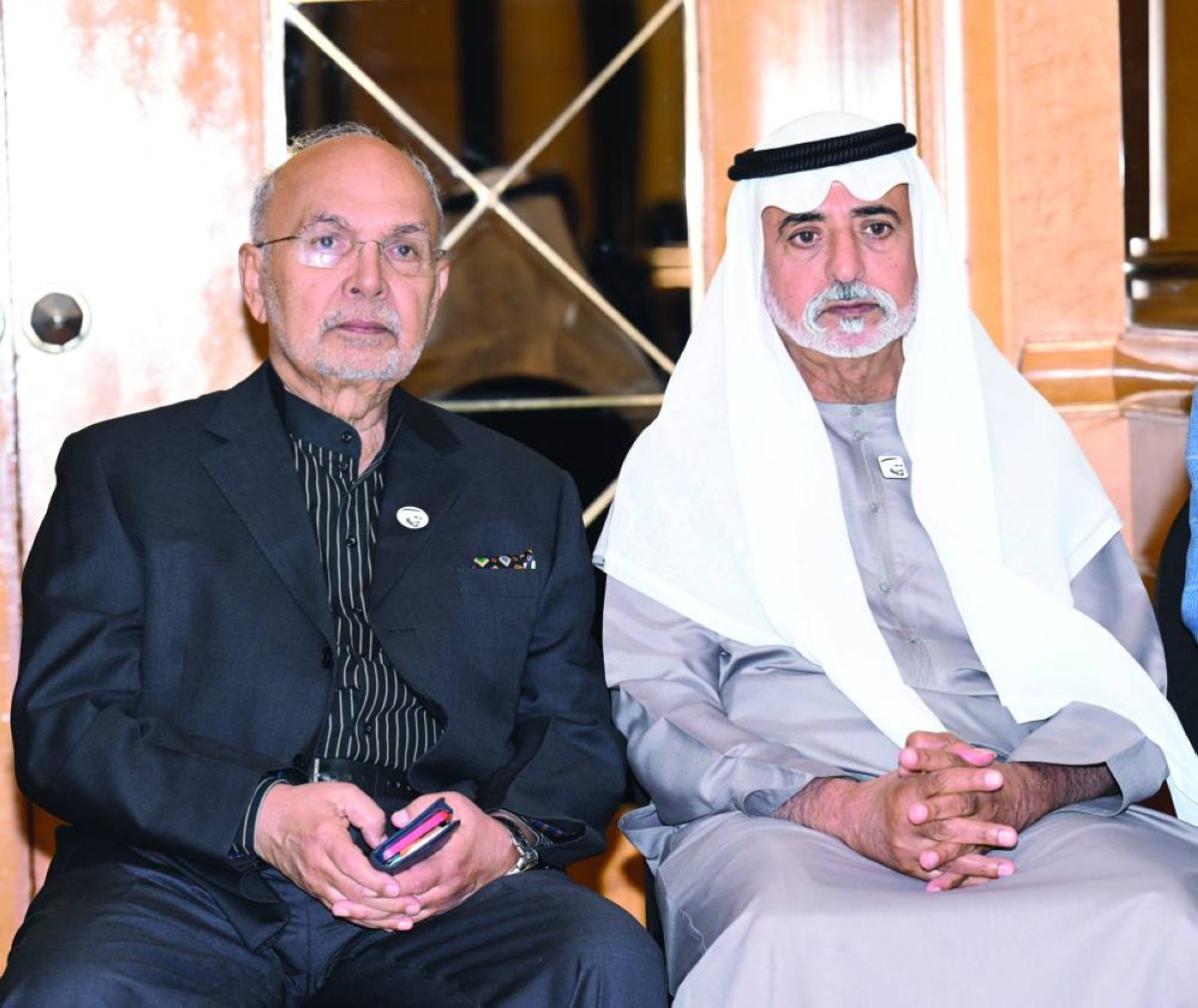 نهيان بن مبارك خلال تعزية جورج ماثيو
