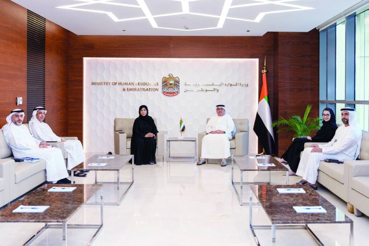عبدالرحمن العور وفضيلة المعيني خلال اللقاء