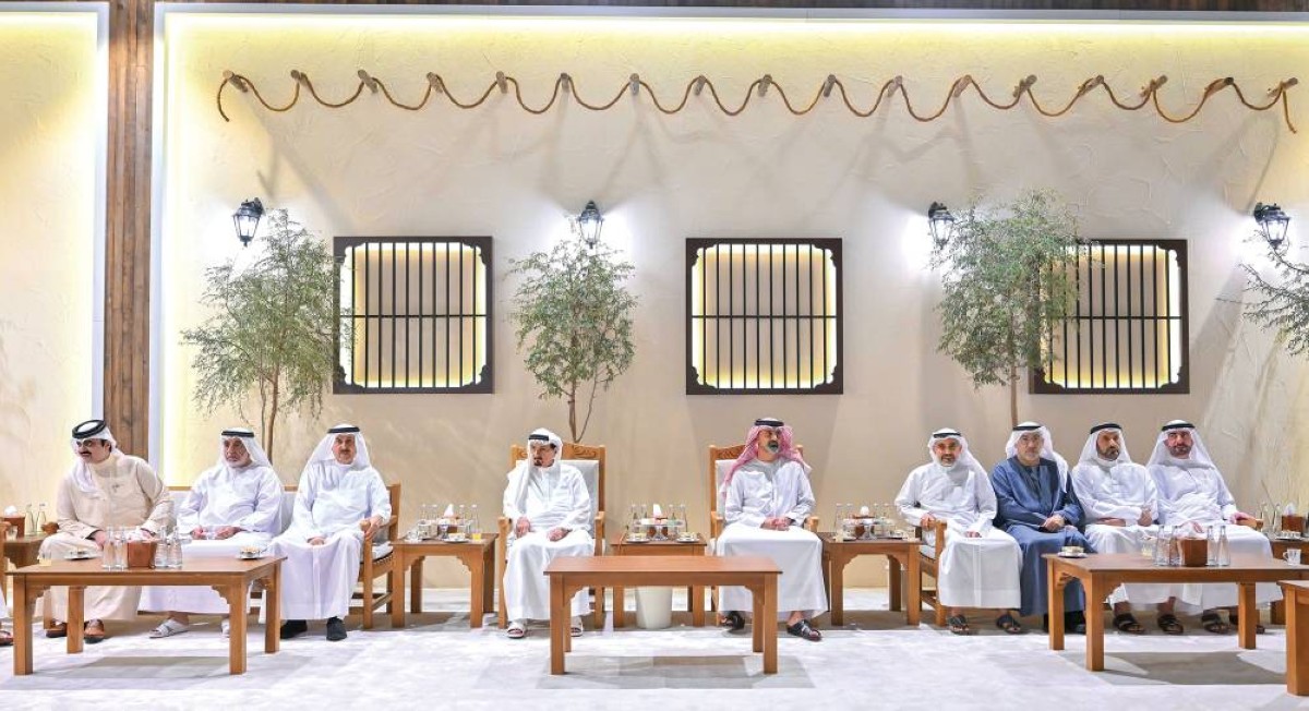 حميد النعيمي مستقبلاً المهنئين بحضور عمار بن حميد وصقر غباش وعبدالرحمن العويس
