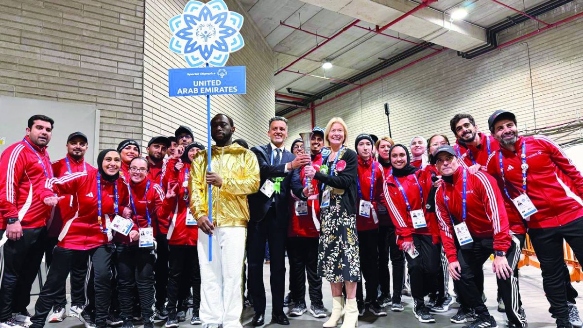 مينة المزروعي ترفع علم الأولمبياد في افتتاح ألعاب تورين 2025