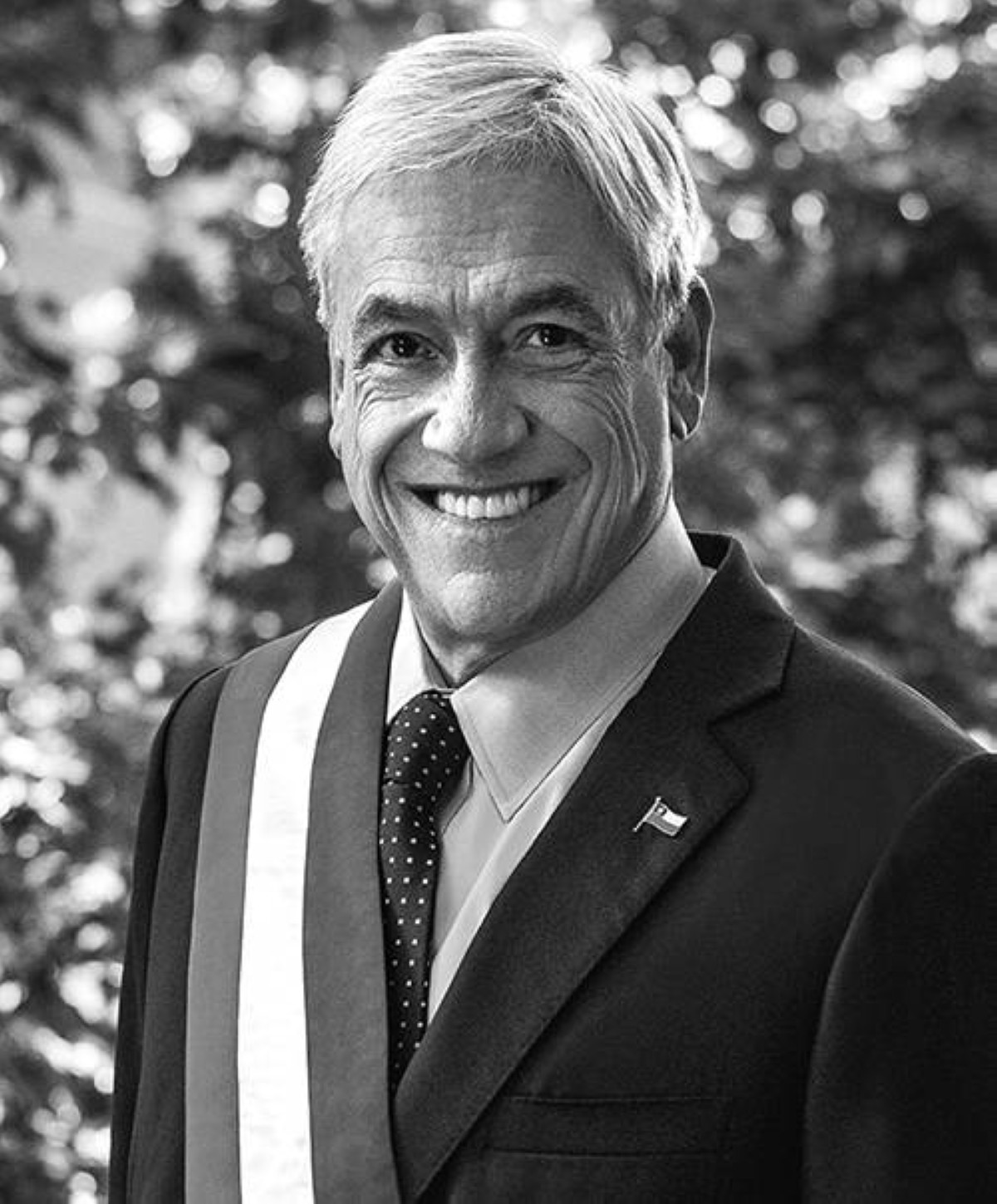 2010 تنصيب سبيستيان بينيرا رئيساً لتشيلي خلفاً لميشال باشيلي.
