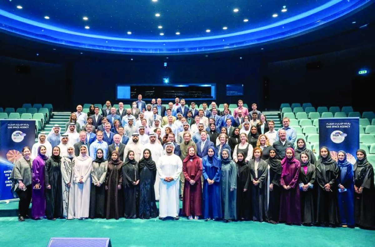 
فريق العمل في لقطة تذكارية  