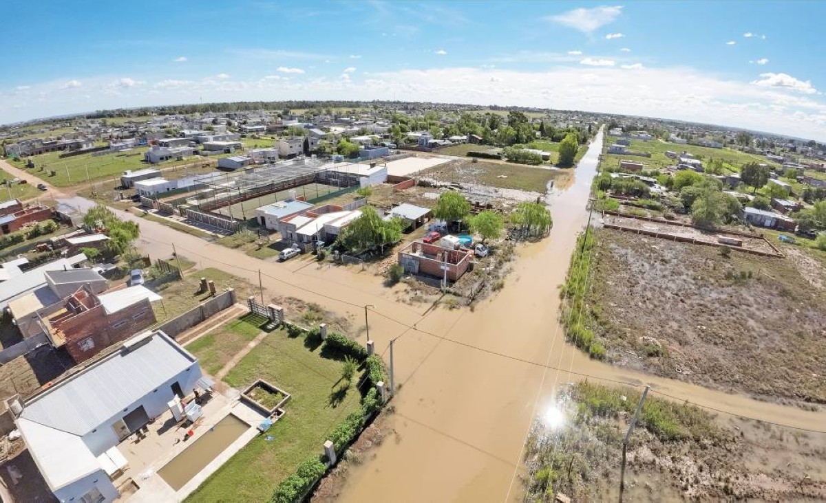 شوارع غارقة بالمياه في مدينة باهيا بلانكا الأرجنتينية