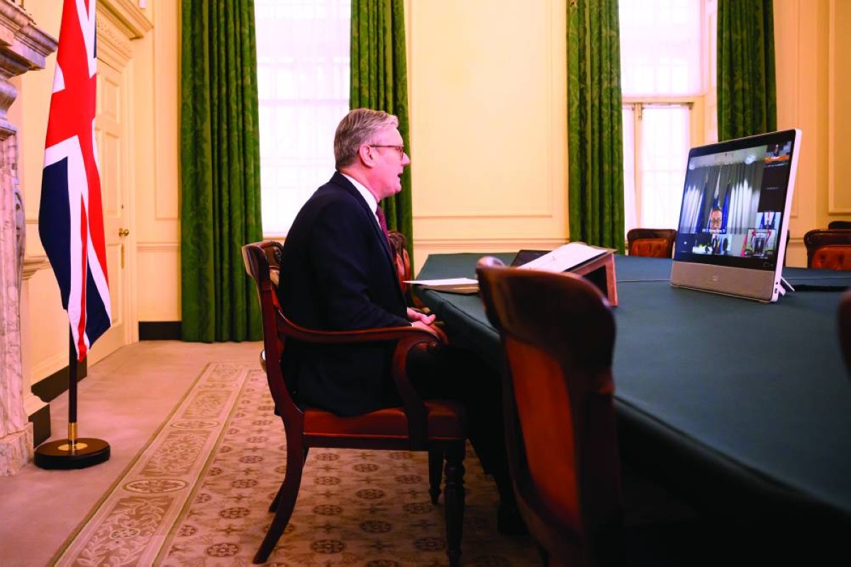 كير ستارمر يتحدث مع القادة الأوروبيين