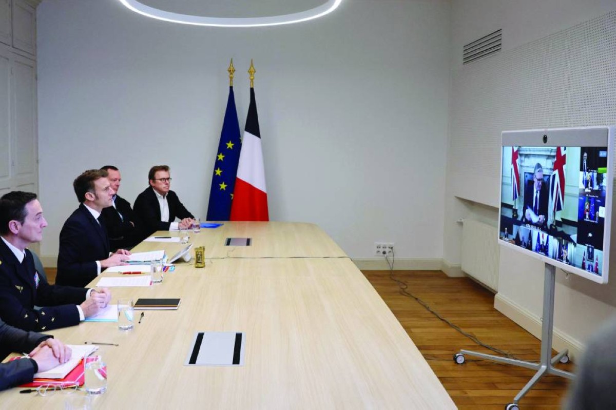 إيمانويل ماكرون أثناء مشاركته في القمة الافتراضية الأوروبية بشأن أوكرانيا