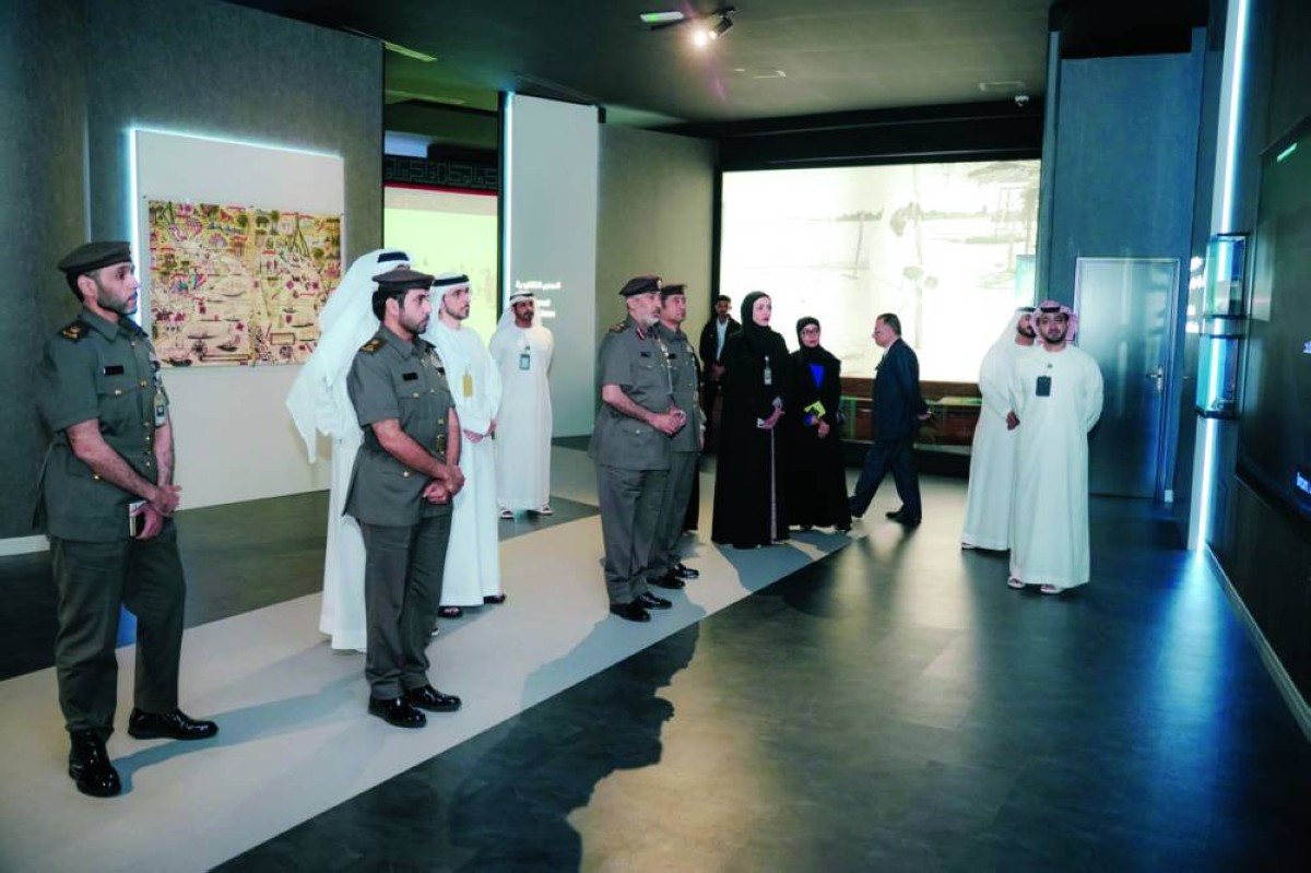 خلال الجولة في قاعة الشيخ زايد بن سلطان بالأرشيف والمكتبة الوطنية