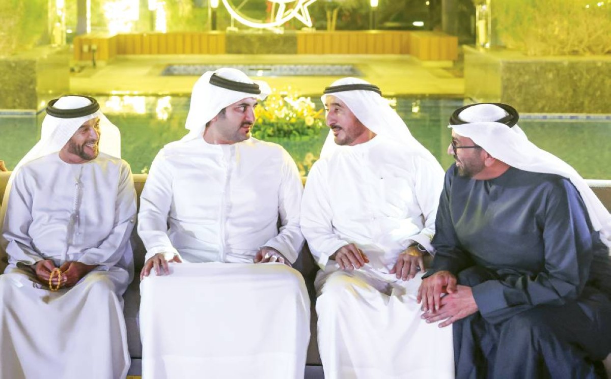 مكتوم بن محمد خلال المجلس بحضور سرور بن محمد وبطي بن مكتوم وهشام القاسم