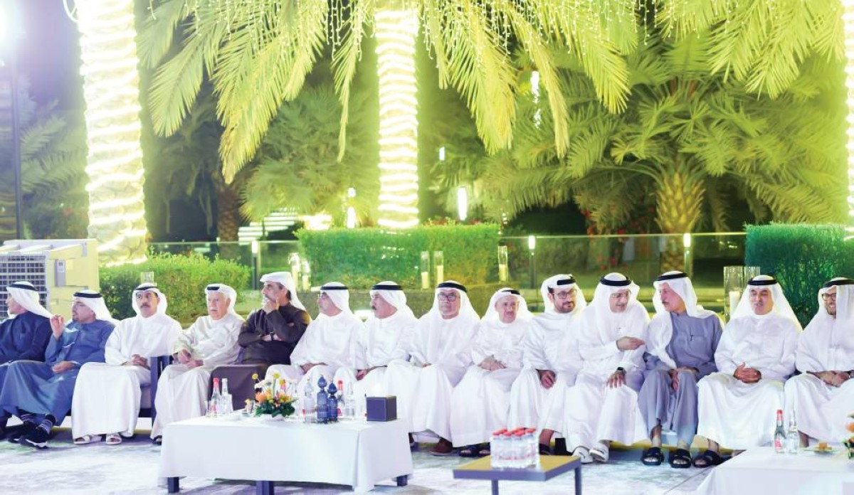 أنور قرقاش وحميد القطامي وعبدالعزيز الغرير وعيسى كاظم وعلي الشعفار وحسين سجواني