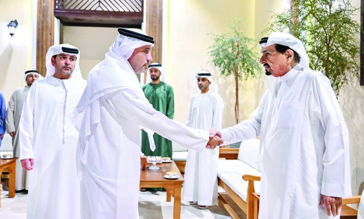 حميد النعيمي وأحمد وراشد بن حميد خلال تقبل التهاني