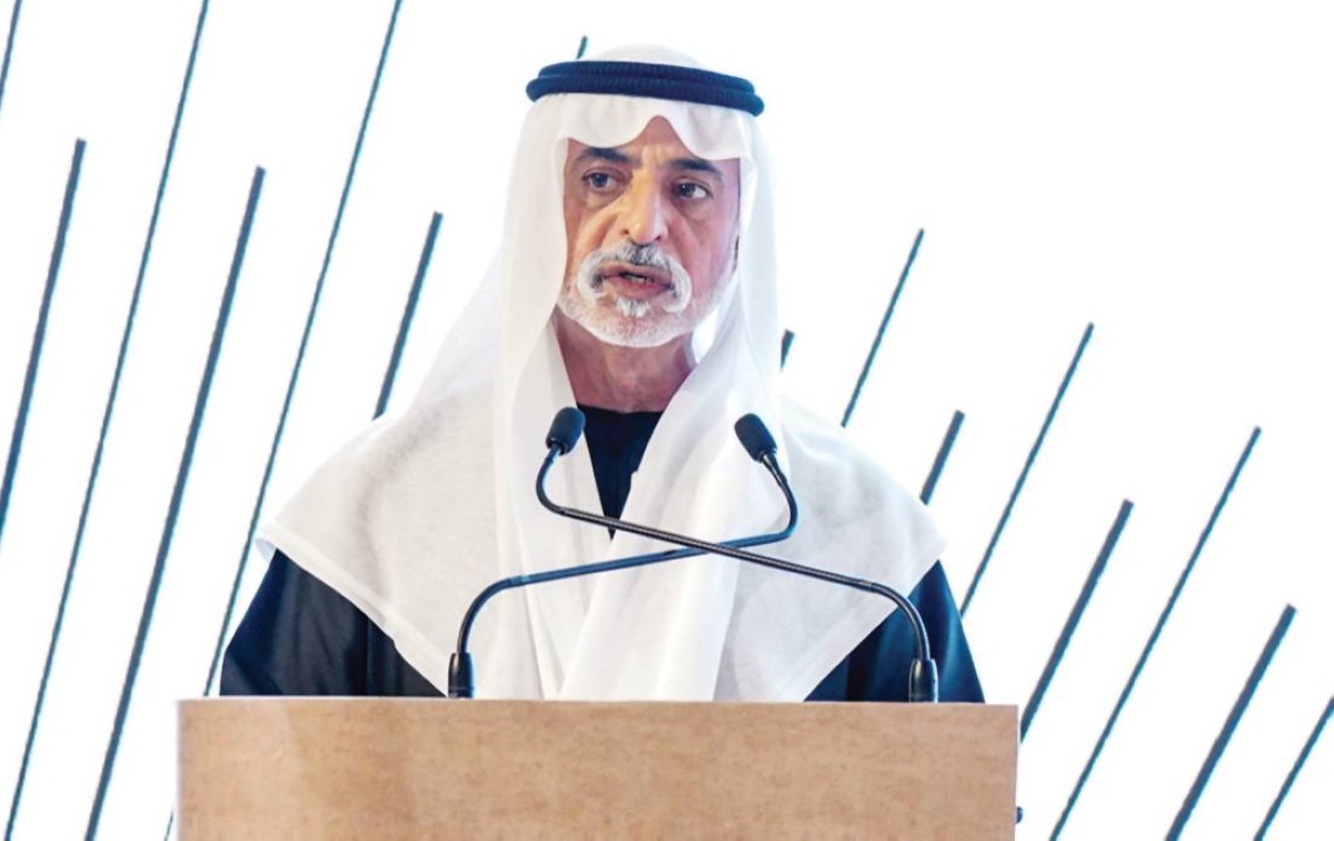 نهيان بن مبارك متحدثاً للحضور