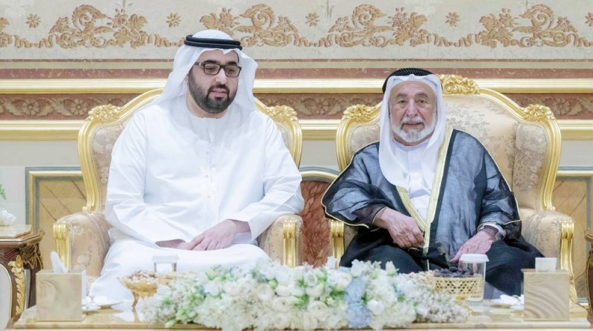 سلطان القاسمي متقبلاً تهاني راشد بن سعود