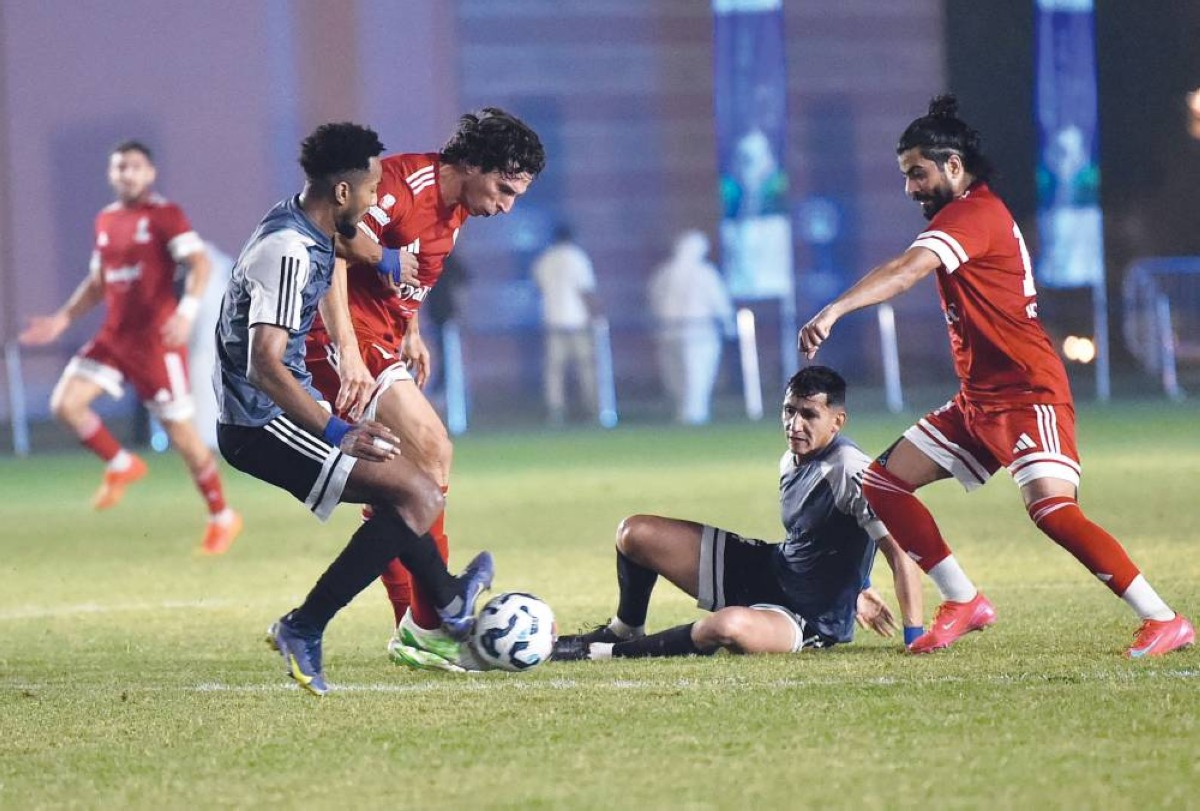 سباستيان تيغالي لاعب منتخبنا السابق تألق في البطولة