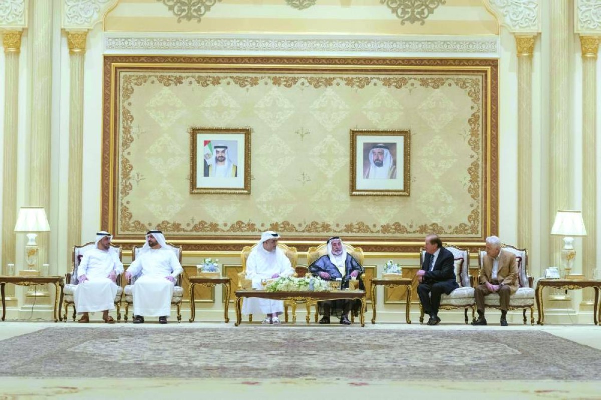 سلطان القاسمي وسلطان بن محمد بن سلطان وعبدالله بن سالم خلال تقبل التهاني 