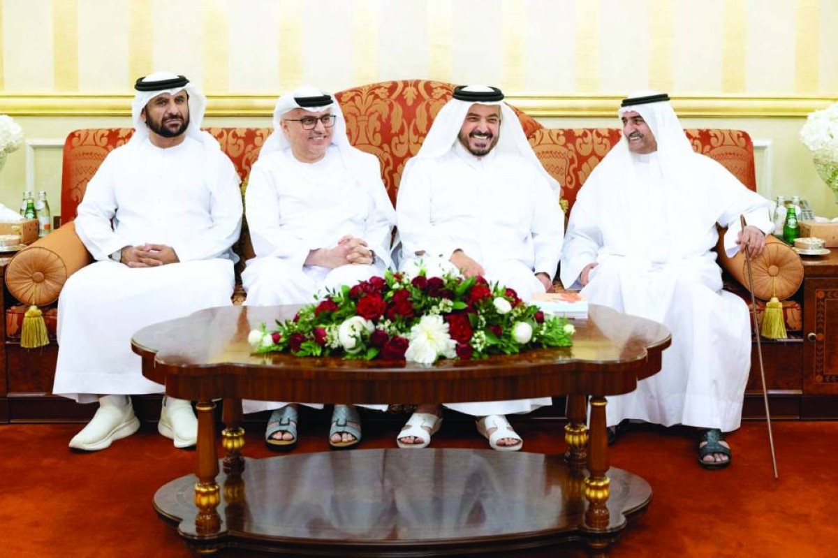 حمد الشرقي خلال استقبال عبدالله آل ثاني وعبدالرحمن العور 