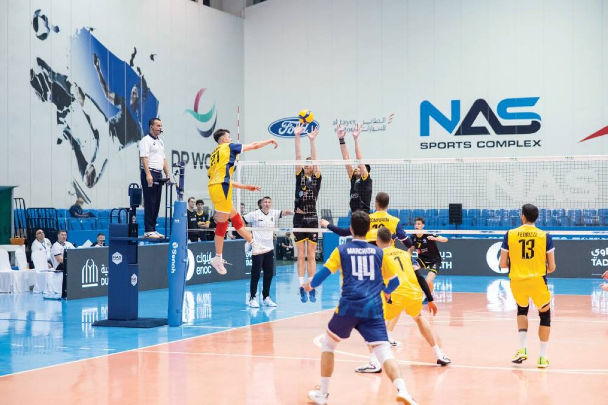 إثارة في منافسات الكرة الطائرة 