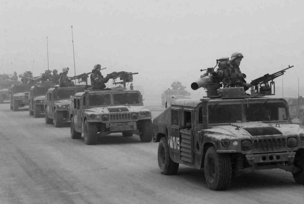 2003 -  بداية الغزو الأمريكي للعراق.