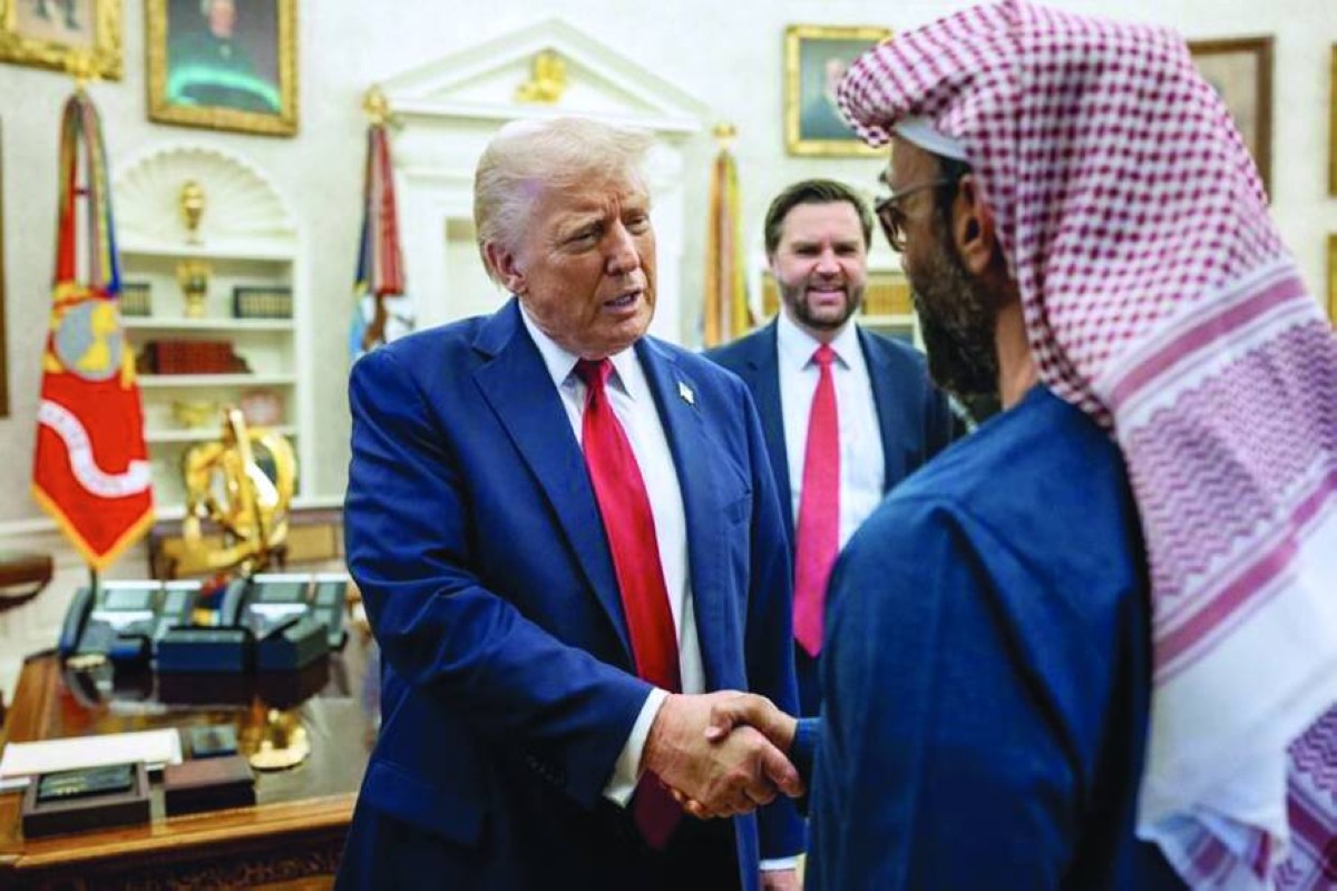  طحنون بن زايد في حديث مع ترامب 