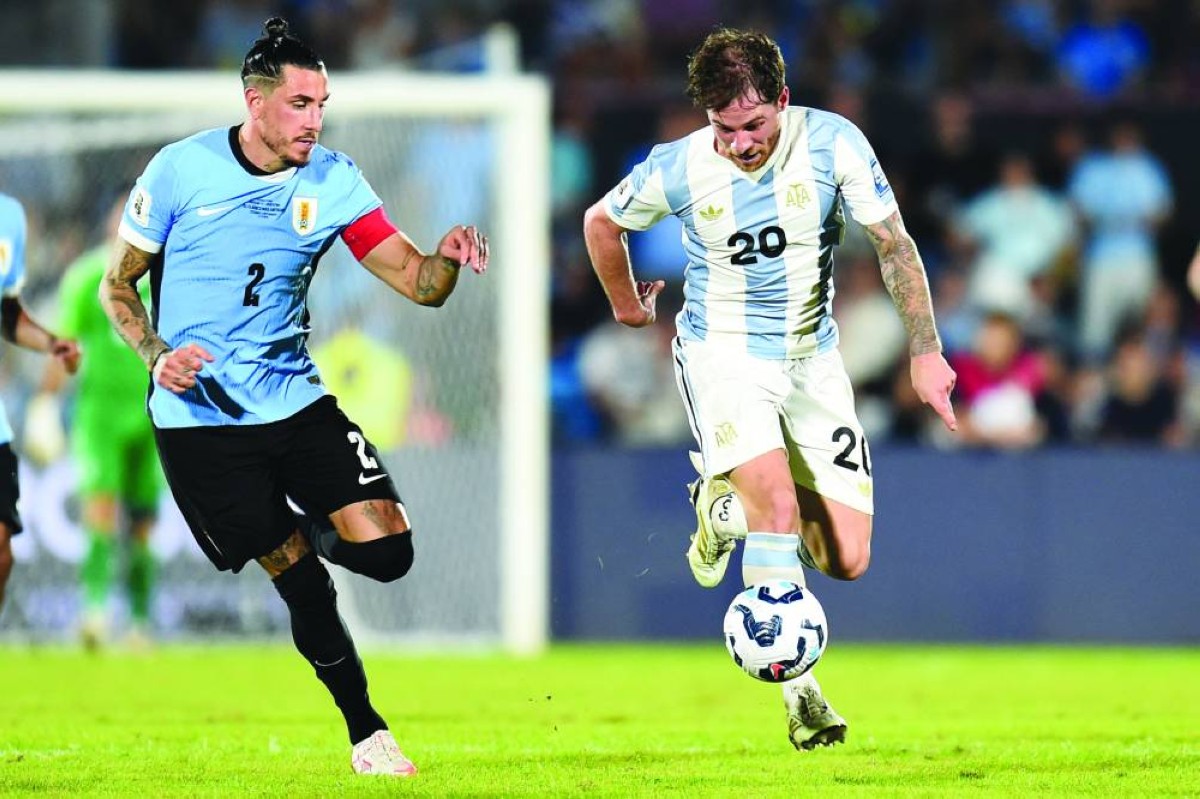 حامل اللقب يقترب من التأهل 