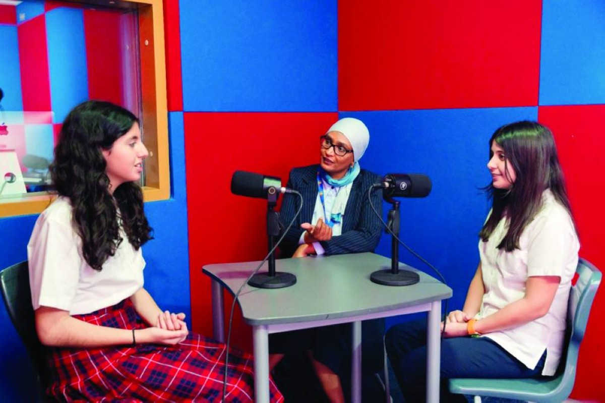 خلال مشاركة طالبتين في الفعالية 