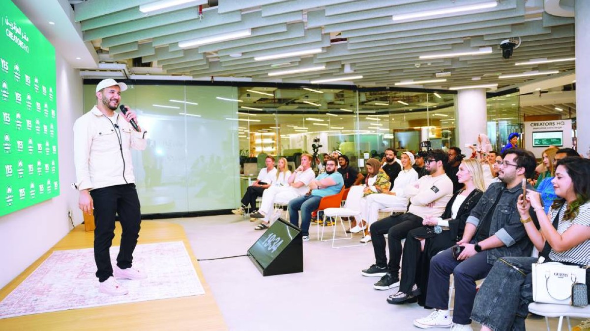 خلال إحدى الجلسات الحوارية