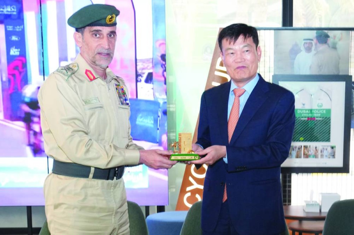 عبدالله المري خلال لقائه قنصل كوريا