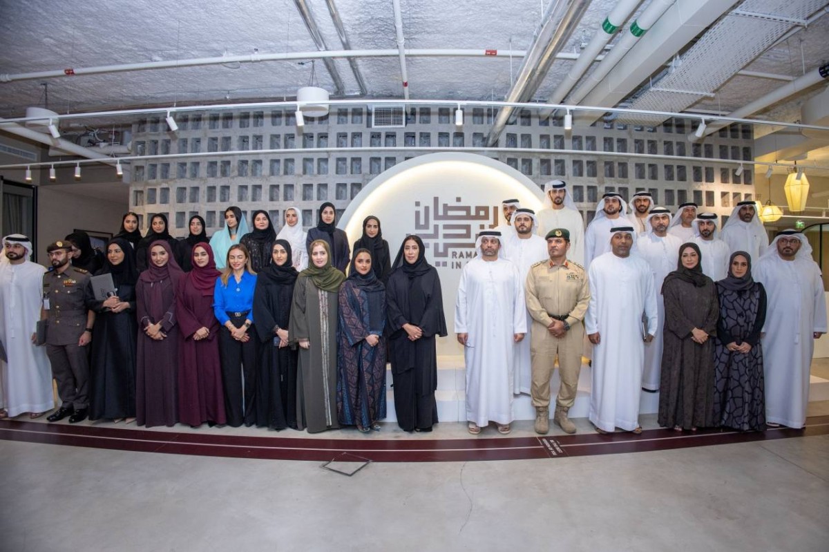 منى المري وشيماء السويدي في لقطة جماعية مع الشركاء بحضور حامد بن كرم