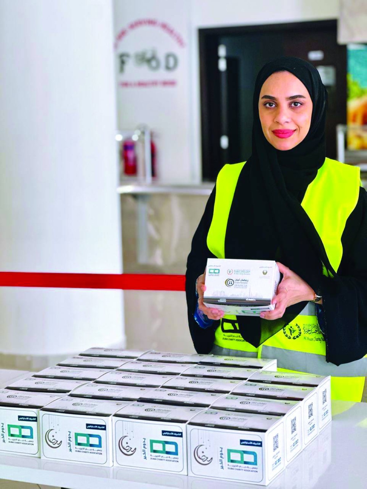 سندية الزيودي خلال تطوعها في إحدى الحملات