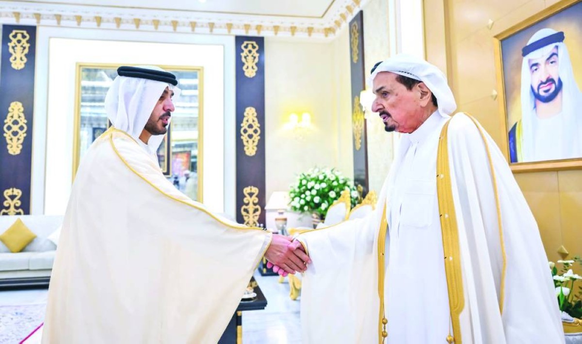  حميد النعيمي متقبلاً تهاني حمد بن غليطة 