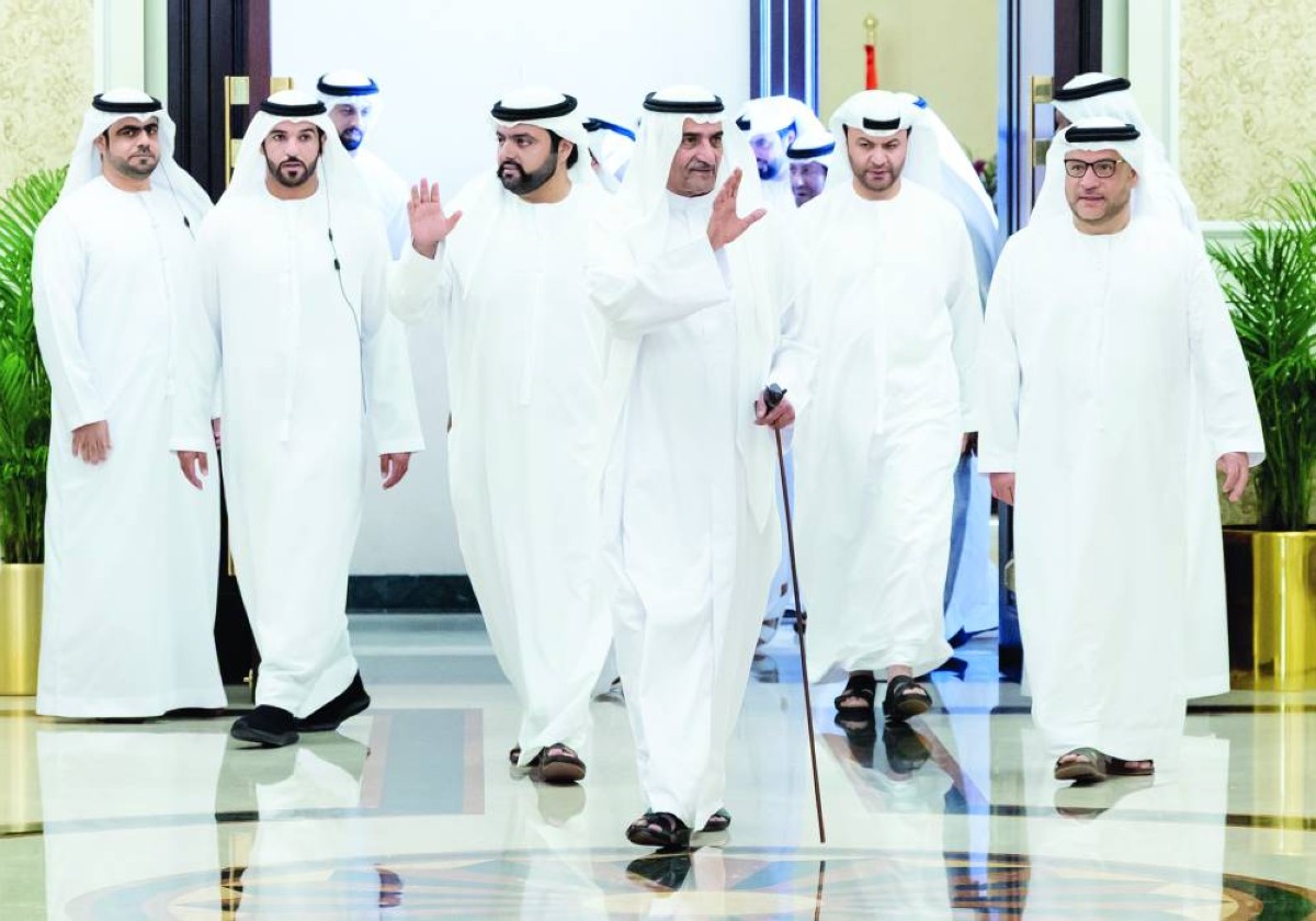 
حمد الشرقي ومحمد بن حمد خلال استقبال المهنئين بالعيد