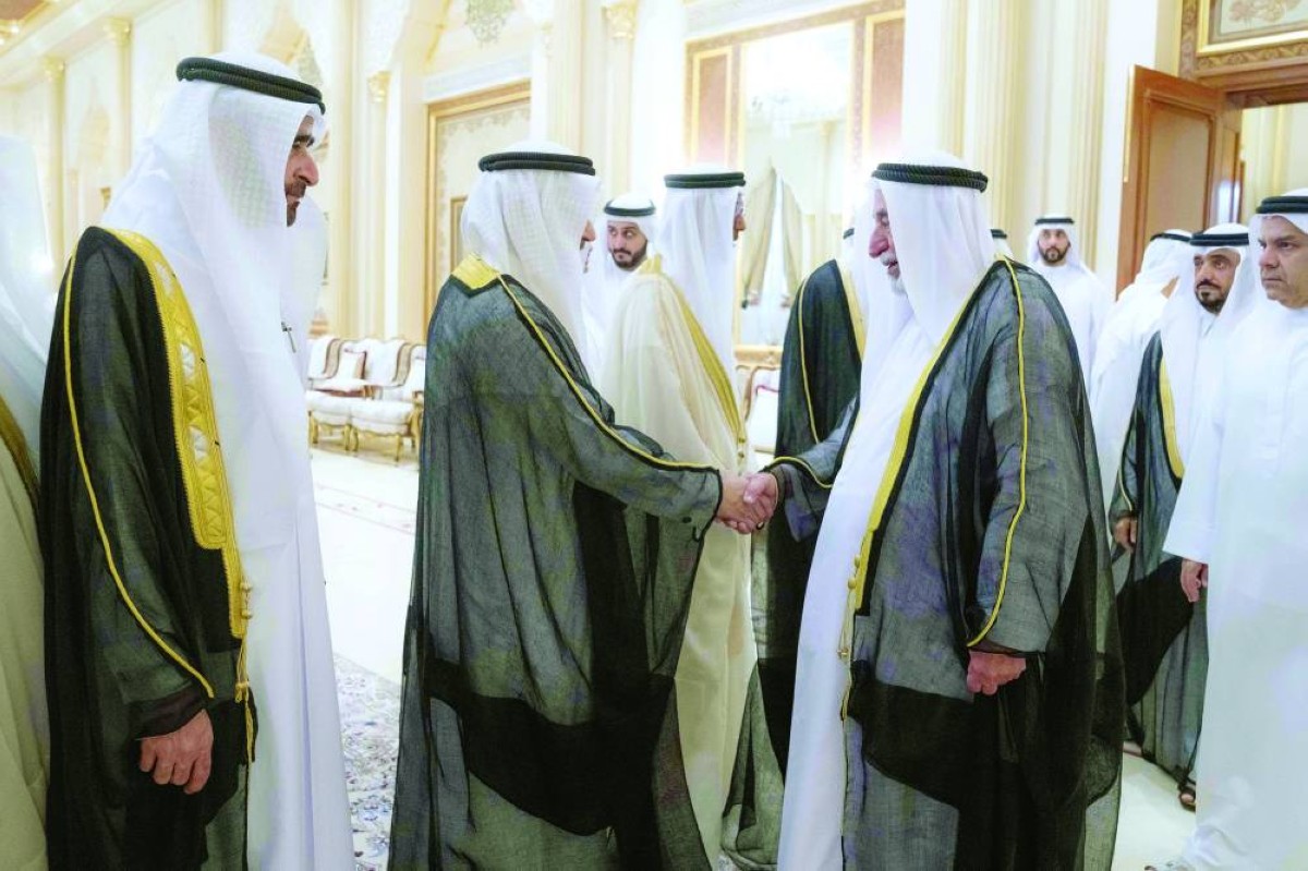  حاكم الشارقة خلال استقبال المهنئين 