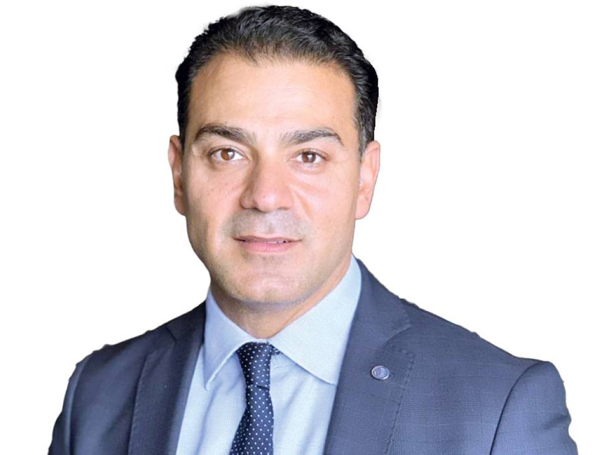 أيمن عاشور