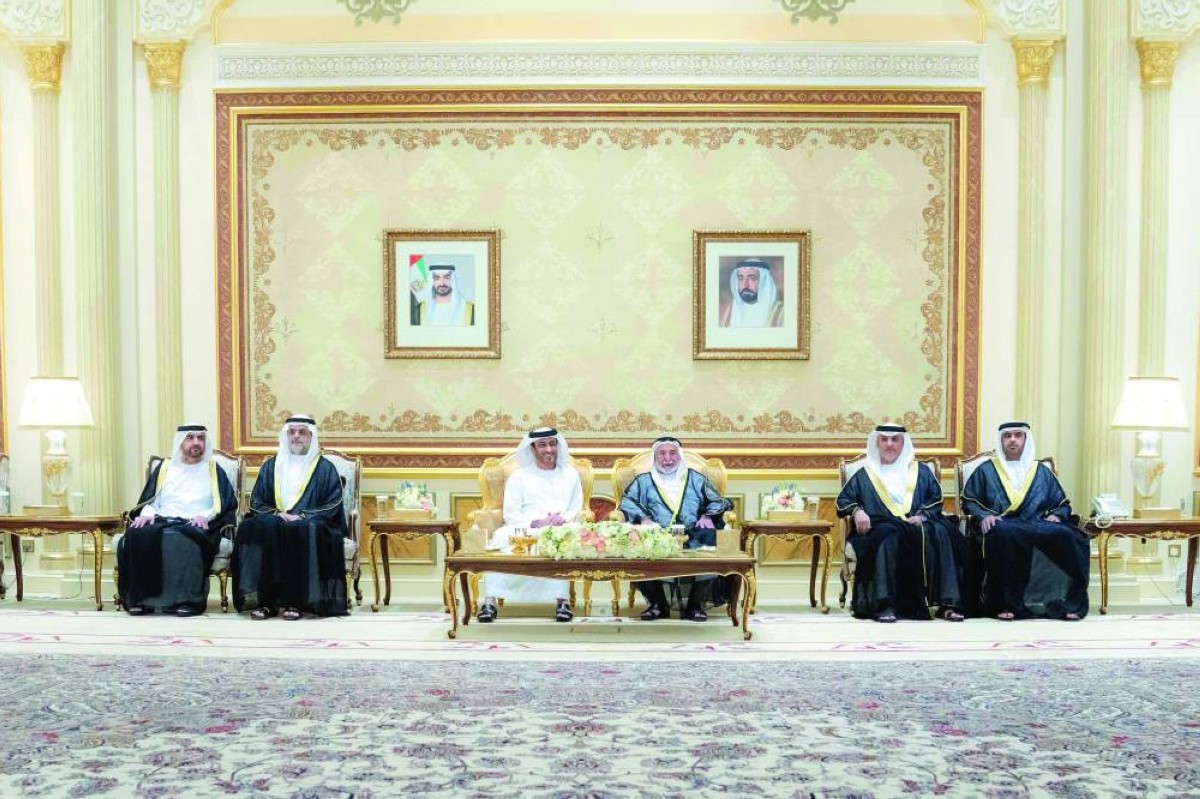 حاكم الشارقة يتقبل بحضور سلطان بن محمد بن سلطان وعبدالله بن سالم تهاني حمد الشامسي
