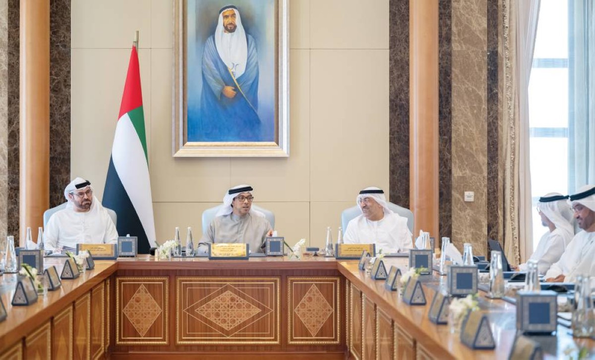 منصور بن زايد مترئساً اجتماع «الوزاري للتنمية» بحضور محمد القرقاوي وعبدالرحمن العويس وسهيل المزروعي وسلطان الجابر