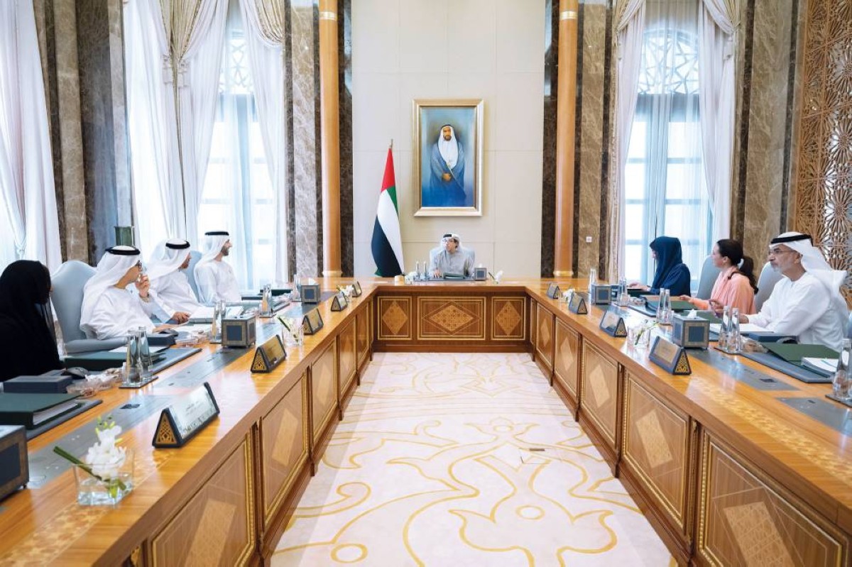 منصور بن زايد مترئساً اجتماع مجلس إدارة الصندوق بحضور شخبوط بن نهيان وريم الهاشمي وفارس المزروعي وأحمد الصايغ ومريم المهيري
