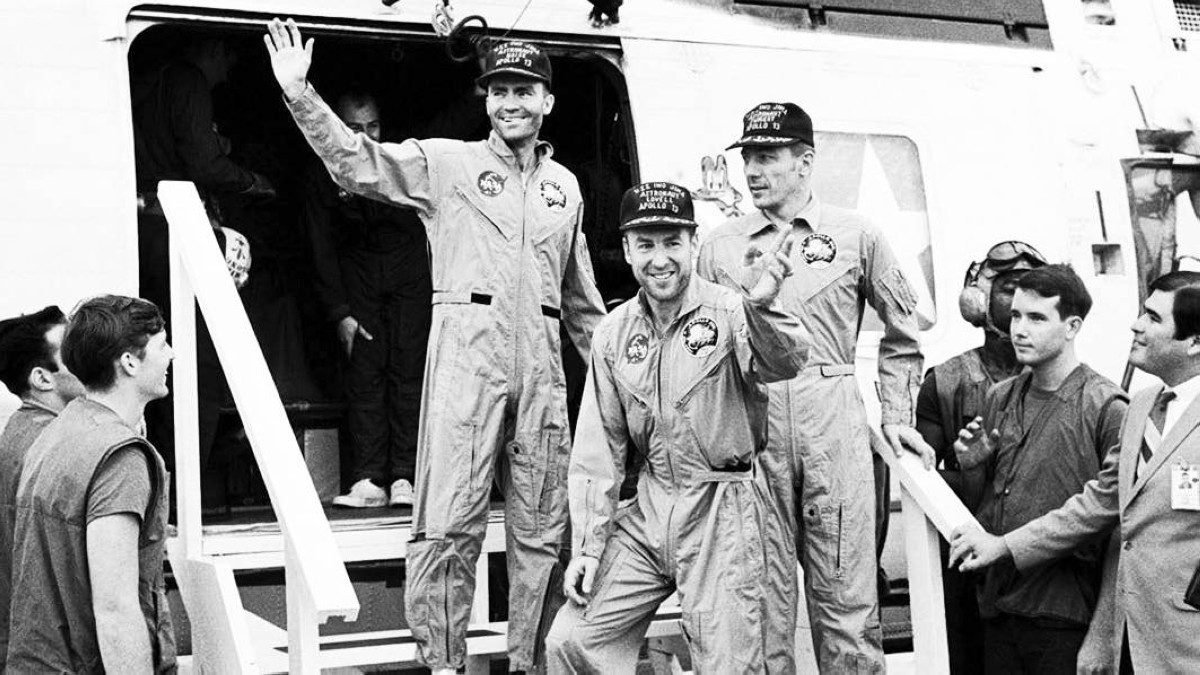 1970 - انطلاق «أبولو 13» إلى القمر ليعطلها انفجار وتمكن روادها من العودة بسلام إلى الأرض.