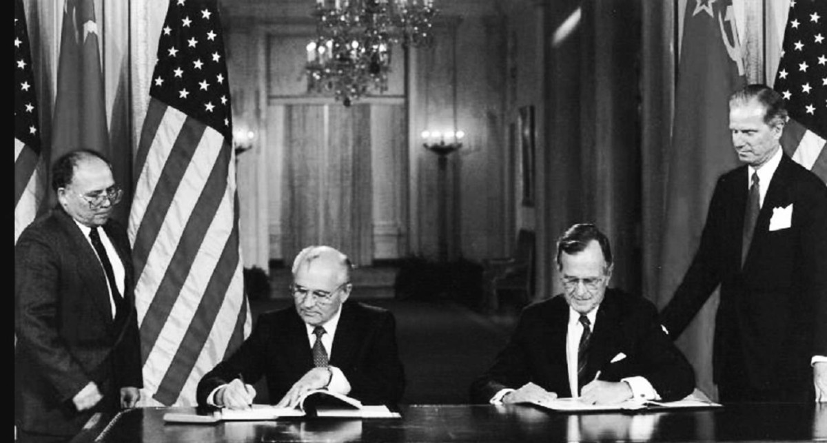 1990 -اتفاق أمريكي سوفييتي على تدمير 8 % من الأسلحة الكيميائية.