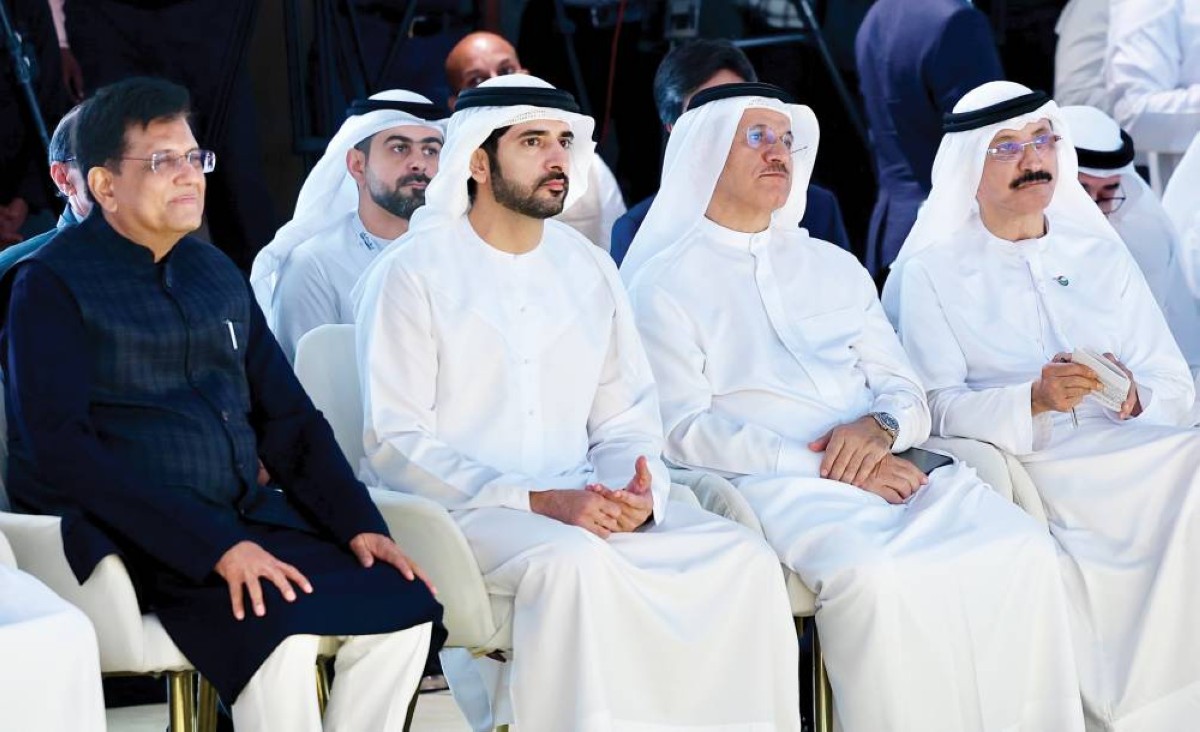      حمدان بن محمد خلال الإعلان عن المشروع بحضور سلطان المنصوري وسلطان بن سليم وبيوش غويال