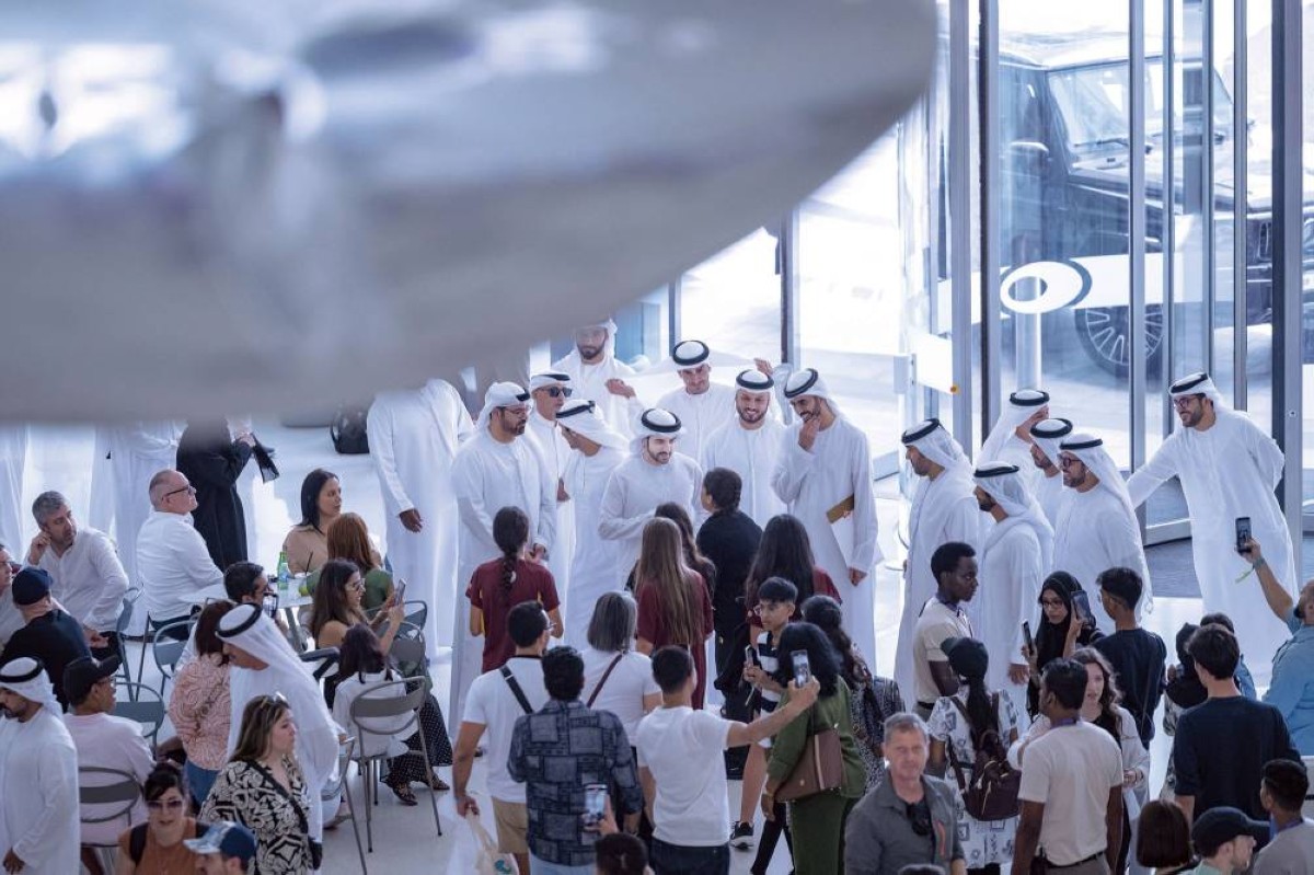 ولي عهد دبي خلال الحفل بحضور محمد القرقاوي وعمر العلماء