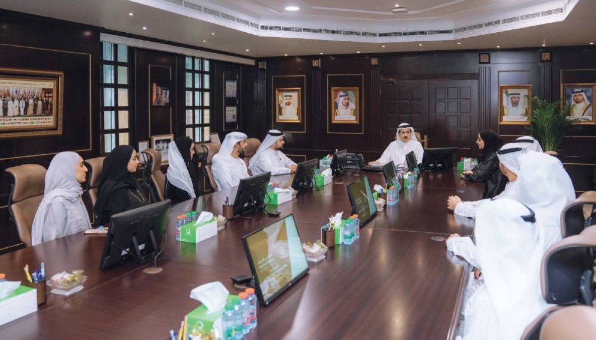 سعيد الطاير متحدثاً إلى أعضاء مجلس شباب الهيئة