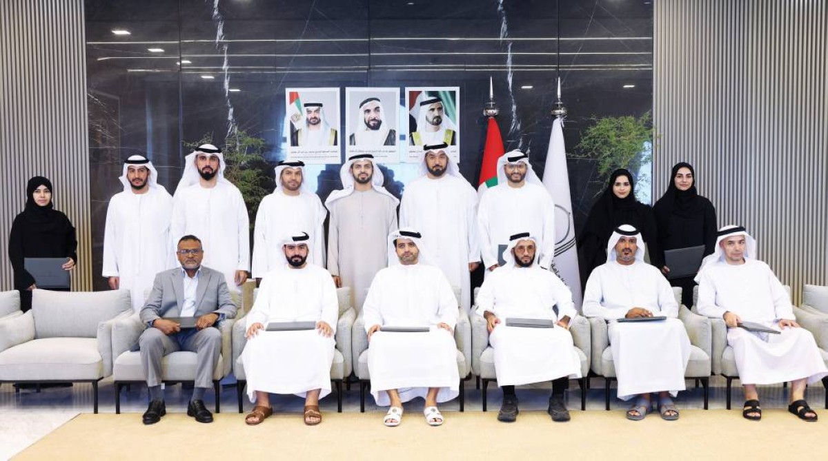 عمر الدرعي وجانب من المكرمين في لقطة تذكارية